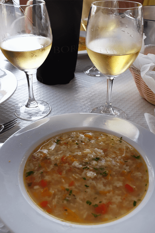 Sopa de peixe no Cantinho do Cais