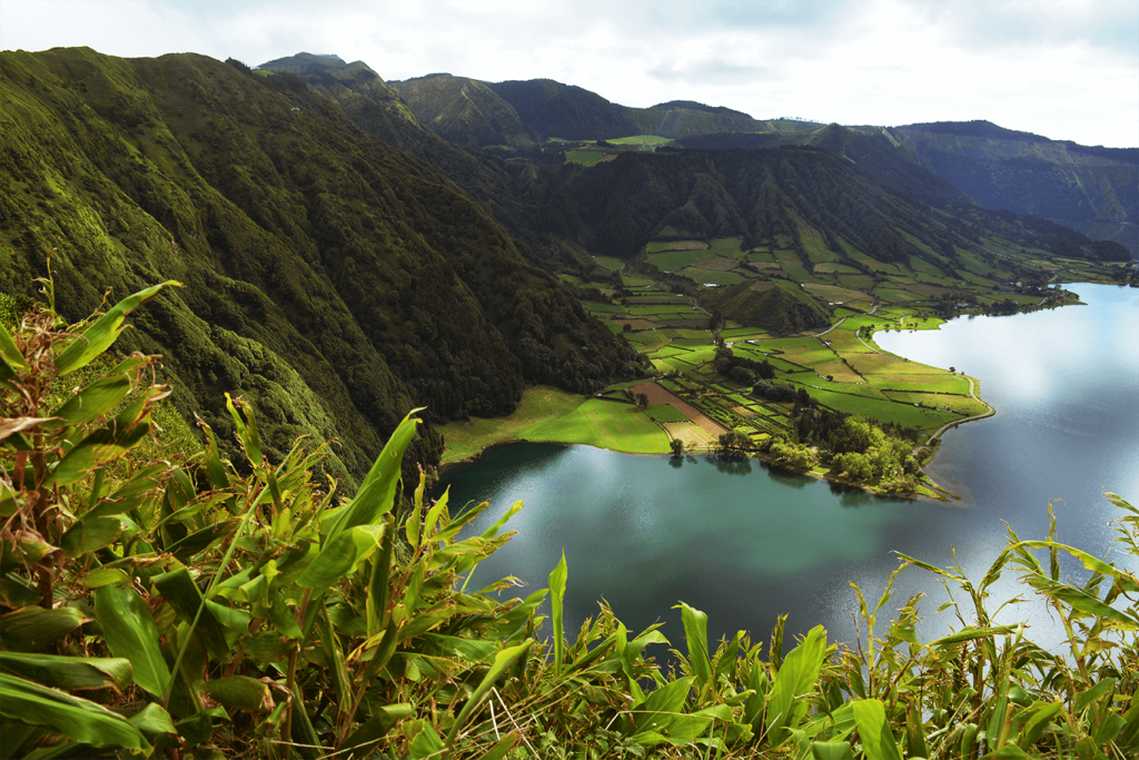 Sete Cidades são miguel lookingaround