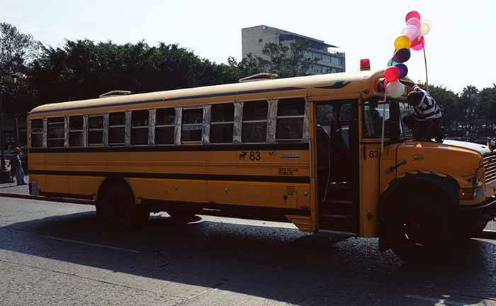 Chicken Buses na Cidade da Guatemala