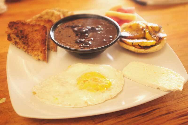 PEQUENO ALMOÇO guatemala looking around