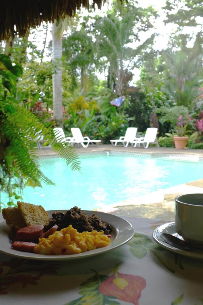 Pequeno-almoço no La Palapa Resort